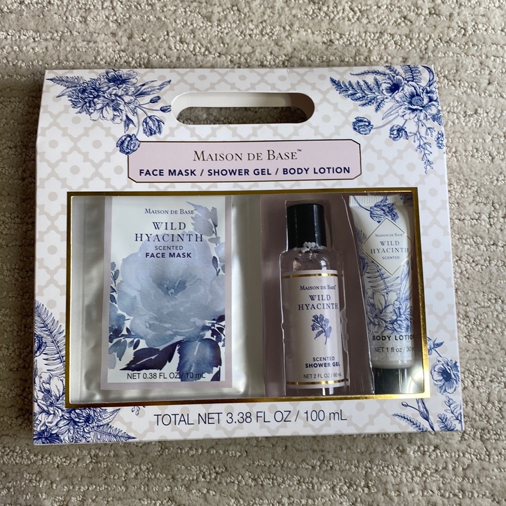 NWT Maison de Base Gift Set